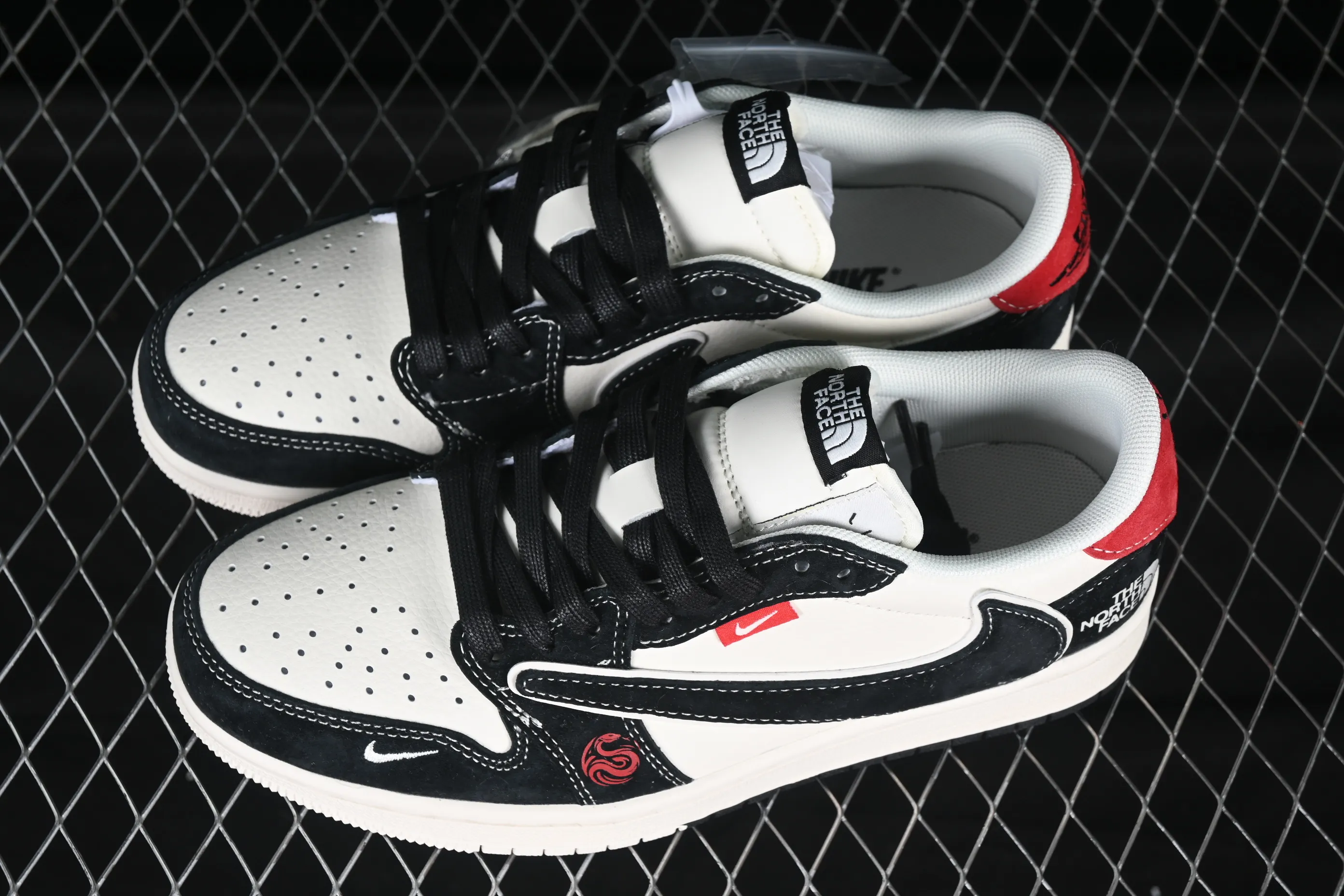 All categories Air Jordan Jordan series basketball shoes Air Jordan 1 Low high-end customized low-top sneakers Travis Scott x Fragment Design x Air Jordan 1 Low OG SP AJ1 Joe 1 North Face joint brand Year of the Snake limited pair of beige low-top cultural casual sneakers SJ2068-146